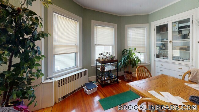 Building Photo - 96 Columbia St Unit 2 Rental