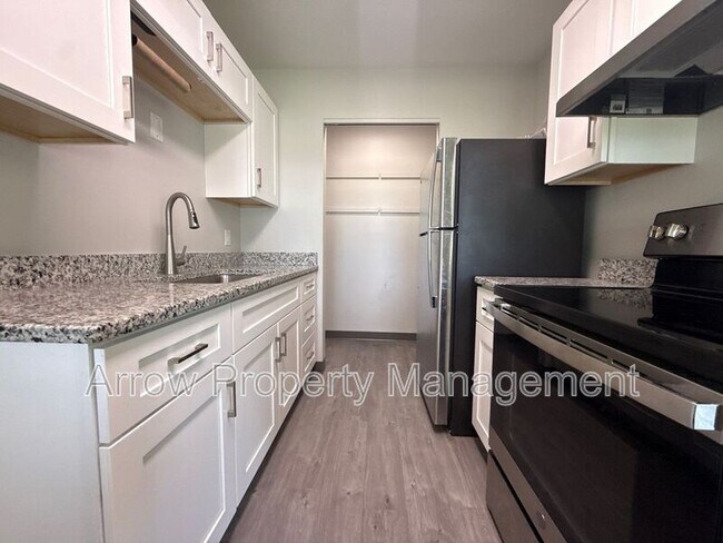 Photo - 407 H St