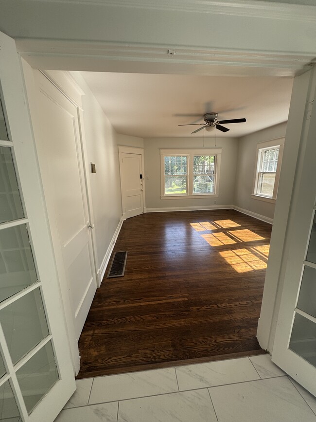 Bright and airy living room with front door (keypad entry) and closet - 1333 Castlewood Ave