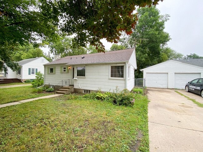 Building Photo - One Plus Bedroom House For Rent!