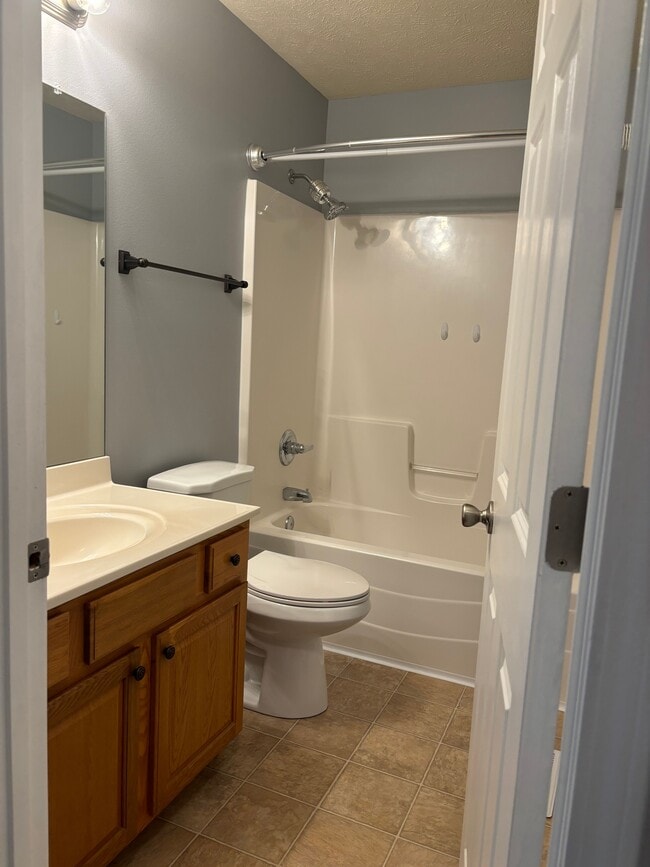 Photo - 817 Lake Vista Dr