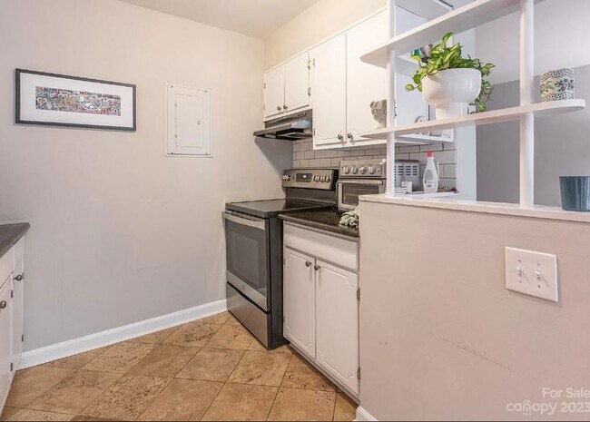 400 Queens Rd Unidad C6