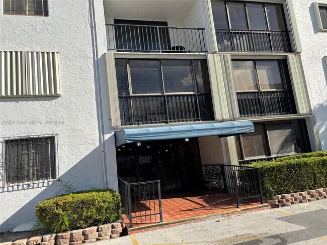 5033 NW 7th St Unit 101