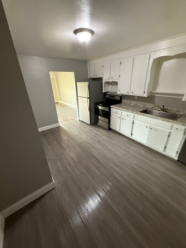 Photo - 415 Lowther St Unit Apt 1