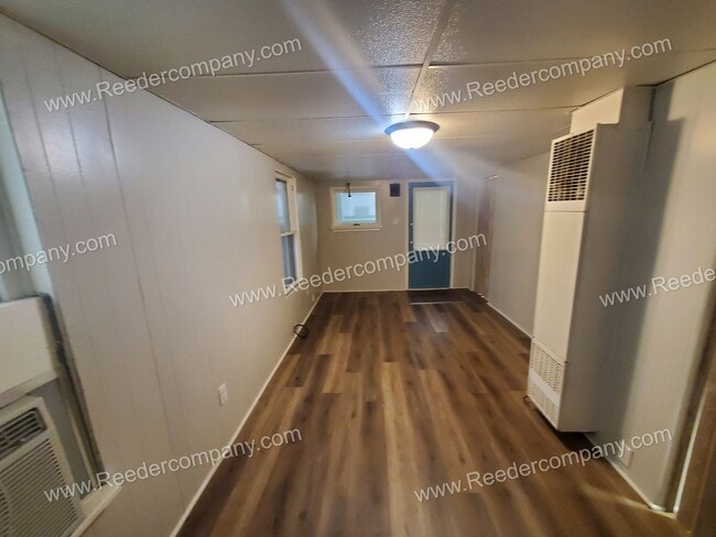 Photo - Private 1 bedroom house with Office space!!