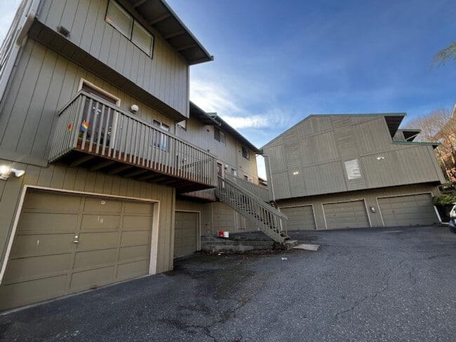 Photo - 2 Bedroom 1.5 Bath Townhouse near WWU and Fairhaven w/ Attached Garage Unidad 7