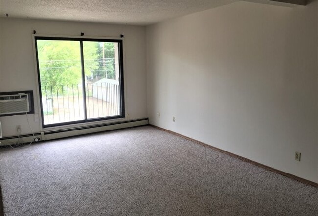 Photo - Sylvia Manor