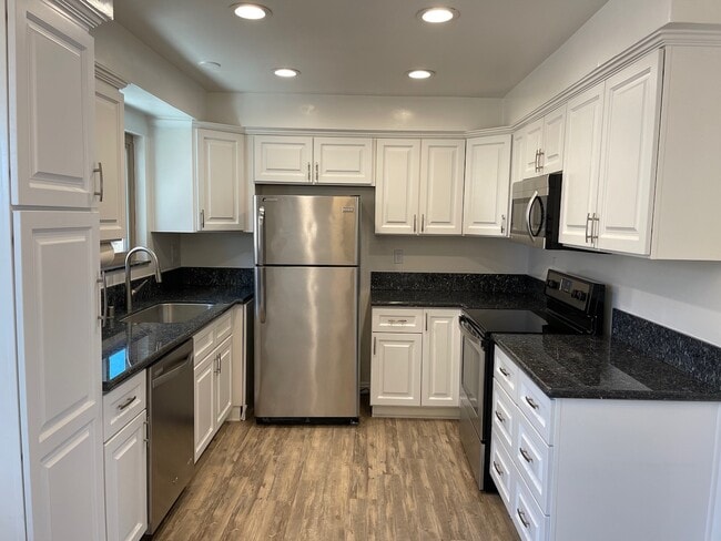 Building Photo - 718 N Guadalupe Ave Unit 4