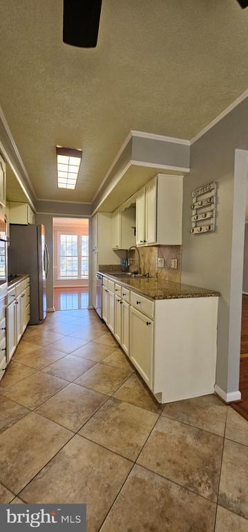 Photo - 208 Senseny Glen Dr