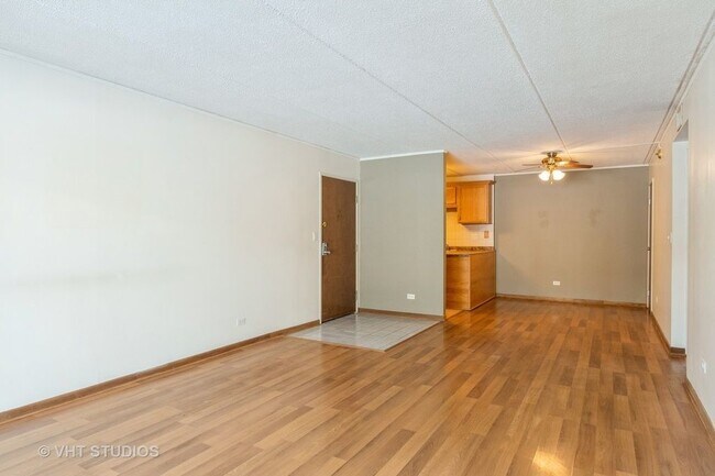 Photo - 5S100 Pebblewood Ln Unit E4