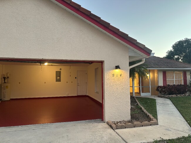 Photo - 914 SW Cecil Ln