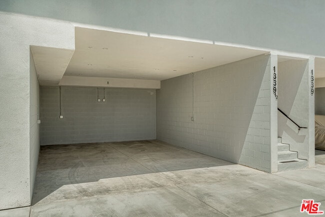 Photo - 1339 N Kenmore Ave