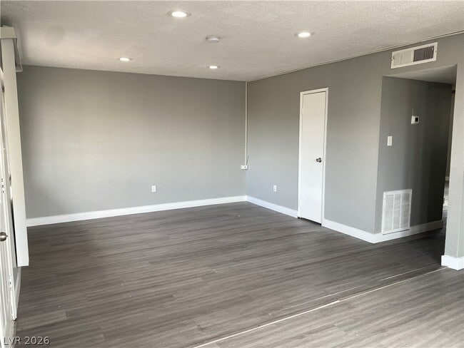 Building Photo - 1089 E Desert Inn Rd Unit 9