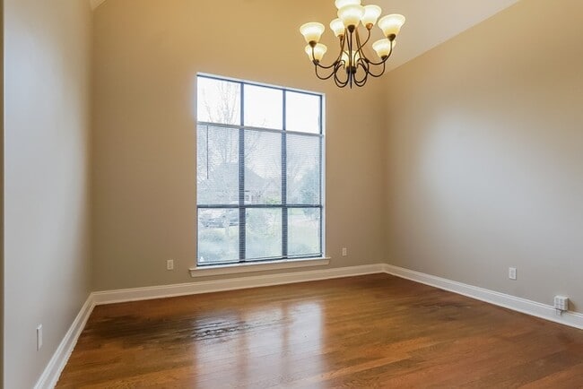 Photo - 5509 Timber Leaf Trail