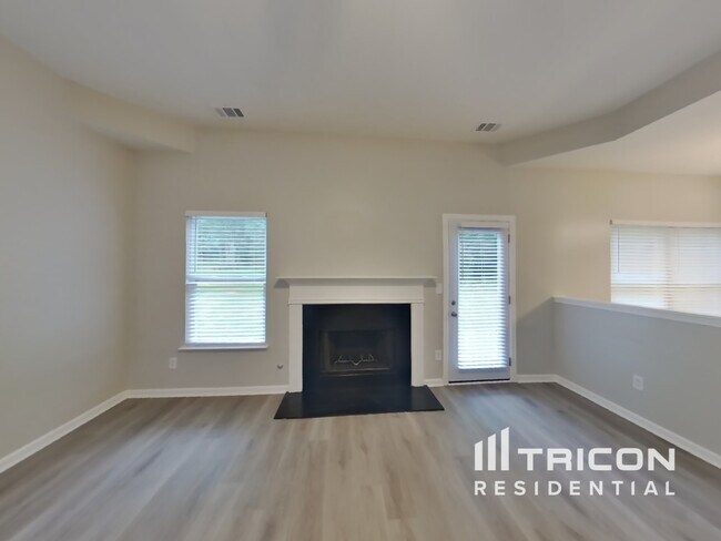 Photo - 821 Monroe Ct