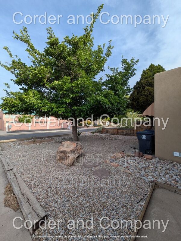 Photo - 302 Valencia Dr NE