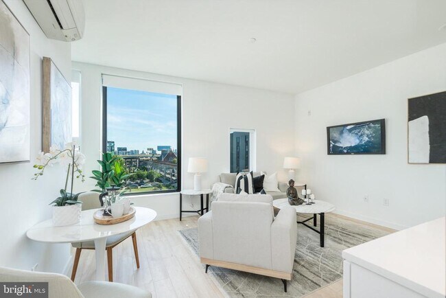 Photo - 1131-39 N Front St Unit 605