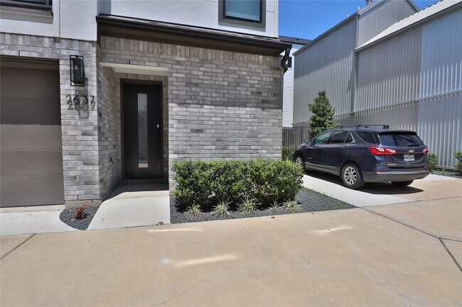 Photo - 2637 Jackson St
