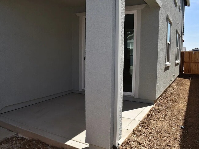 Building Photo - Located in one of Elk Grove's most sought-after neighborhoods