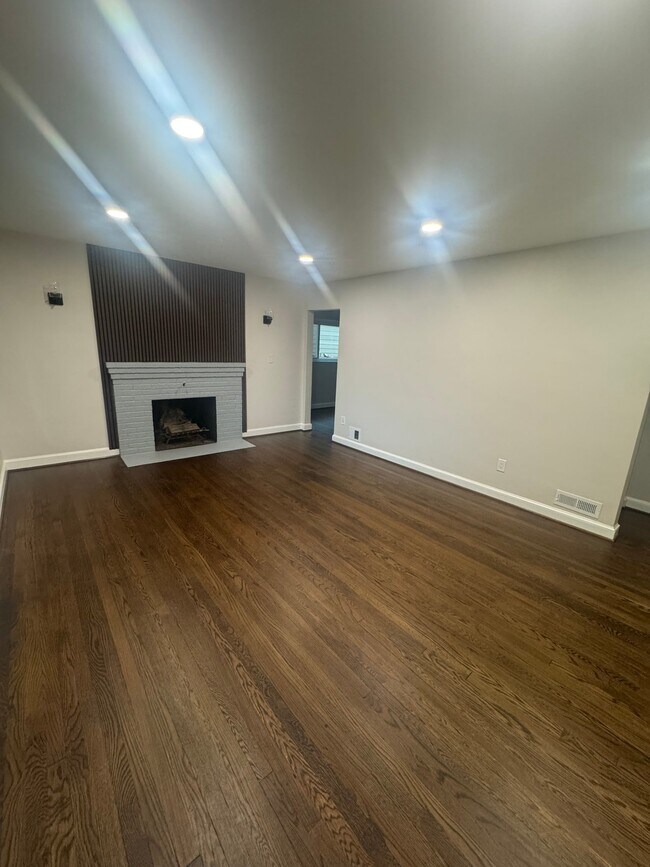 Photo - 5603 Newton St