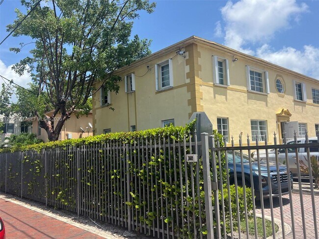 Photo - 1326 SW 6th St Unit 10