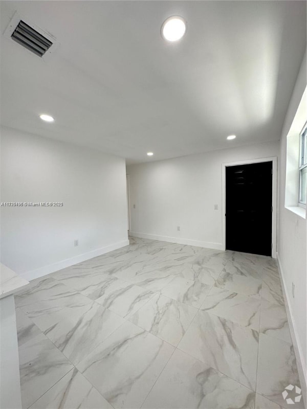 Building Photo - 1445 NW 34th St Rental