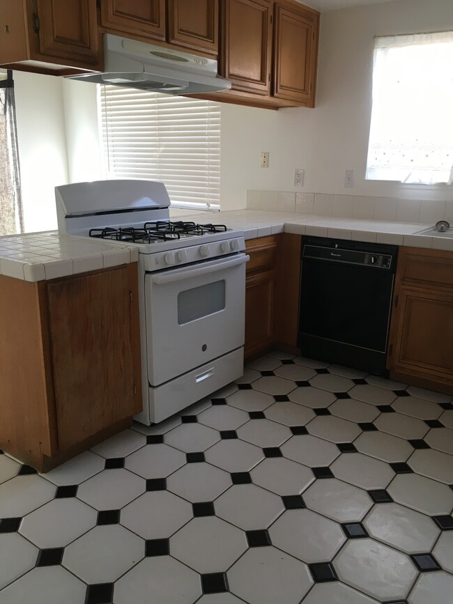 Kitchen - 1118 Creekwood Ct Casa