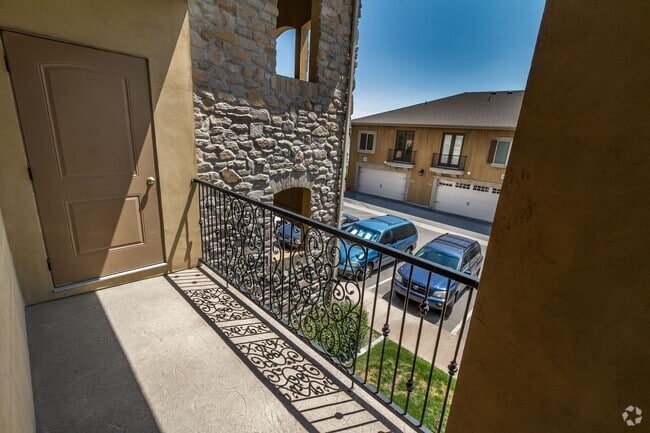Building Photo - Italian Villages | 3- Bedroom Naples Rental