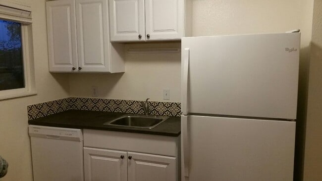 Kitchen - 515 S 8th St