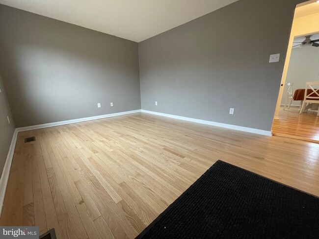 Building Photo - 136 Scott St