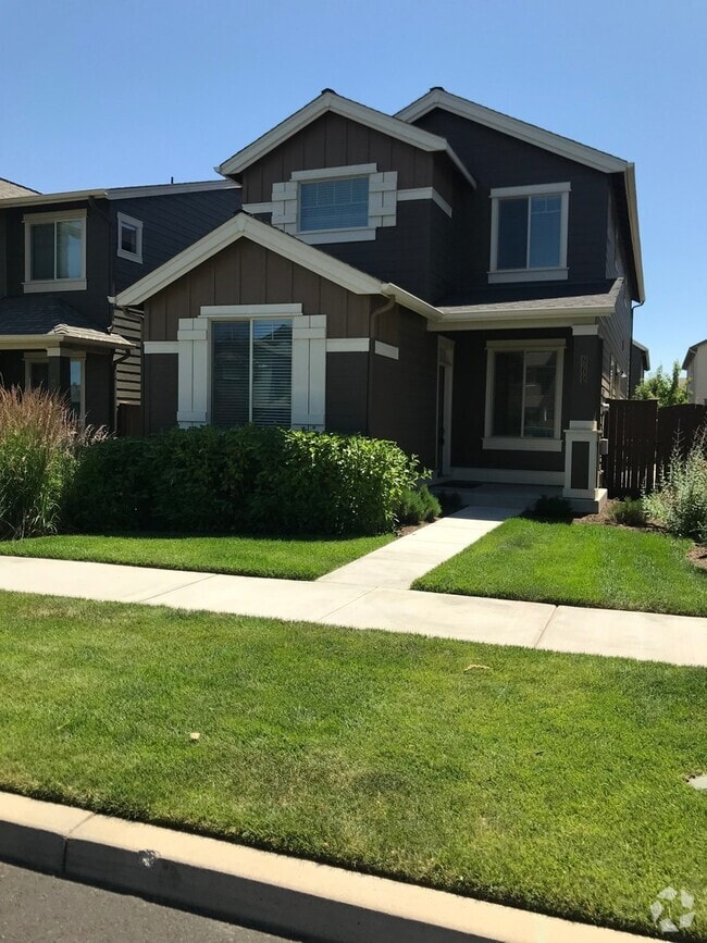Building Photo - Beautiful NE Bend home, includes office an...