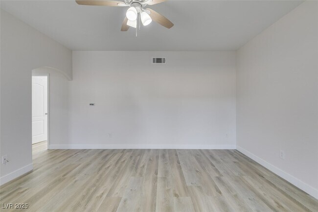 Building Photo - 5525 W Flamingo Rd Unit 1028
