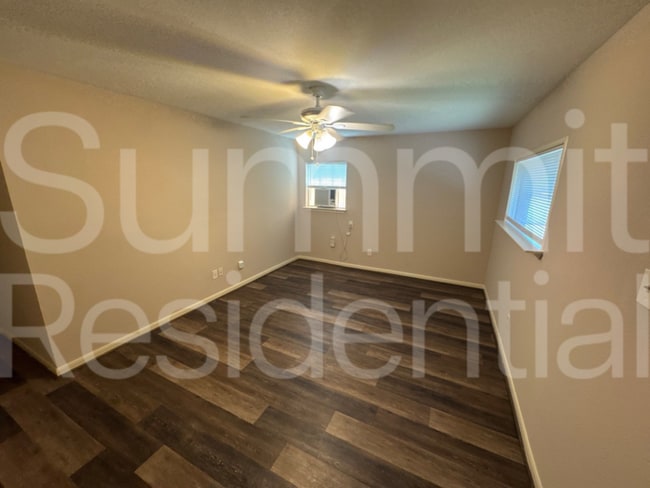 Photo - 4445 Bell St