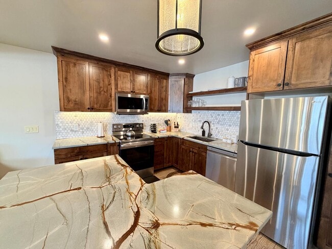 Photo - 628 Cranmer Ave