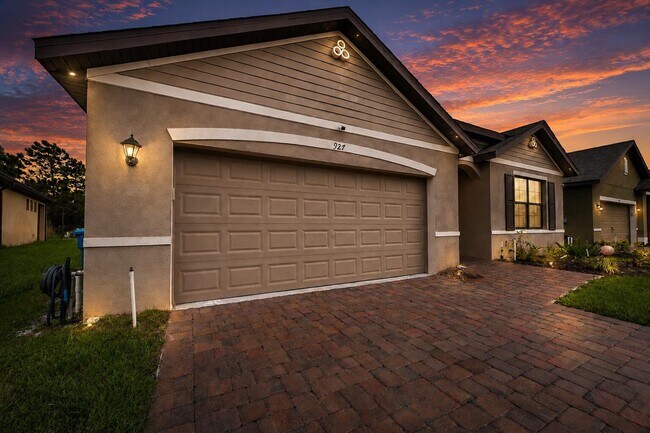 Photo - 927 Remington Green Dr SE