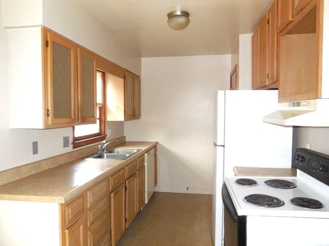 Photo - 2 Bedroom Home in Edwardsville! Great Woo...