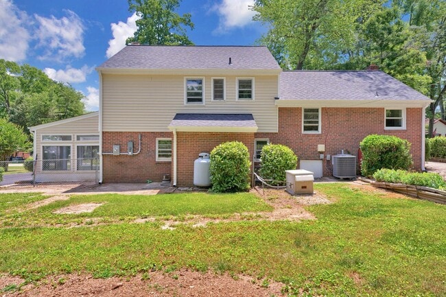 Photo - Beautiful Renovated 4 Bedroom 2.5 Bathroom Home for Rent!