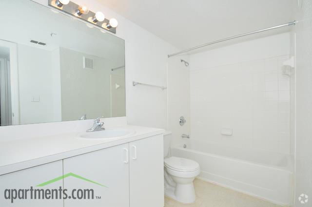 Bathroom - Clipper Cove Apartments