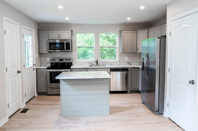 Photo - 614 Hillview Rd