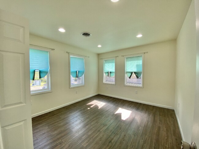 Photo - 738 Bloom Rd