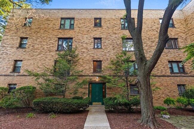 Building Photo - 1539 Monroe Ave Unit 2 Rental