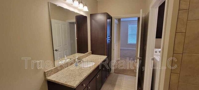 Photo - 960 Perry St