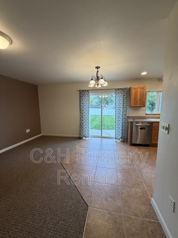 Photo - 406 1st St SE