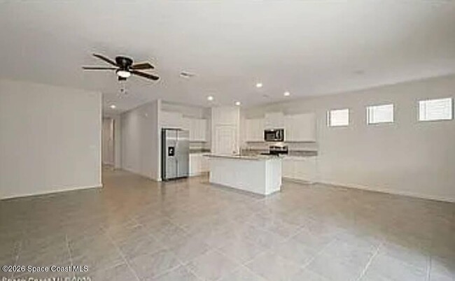 Photo - 463 Old Country Rd S E