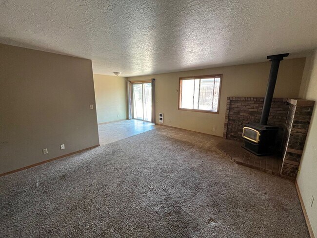 Photo - 3 Bed/2 Bath Single Level Home near Parks ...