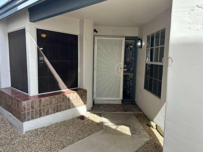 Building Photo - 15822 N 5th Ave