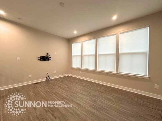 Photo - 3BR Townhome with Rooftop Deck in LoSo