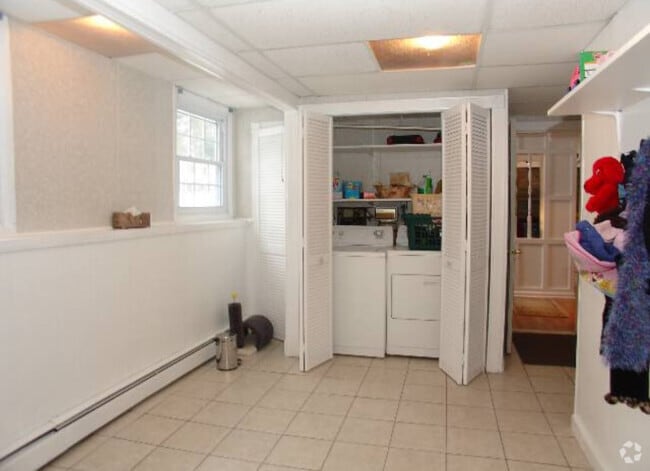 Building Photo - 3 Dover Pl Rental
