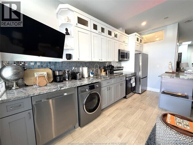 Photo - 477 Pelissier St Unit 7