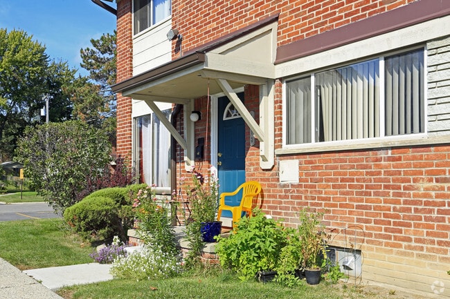 Arlington Townhomes & Apartments